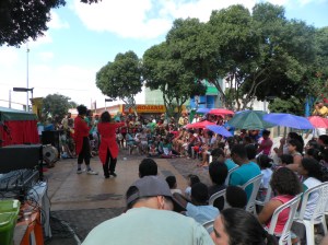 Público na praça do Viola