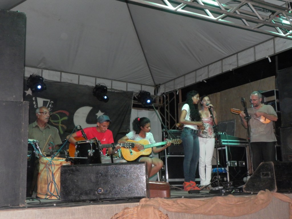 turma de música do Viola de Bolso lança Cd