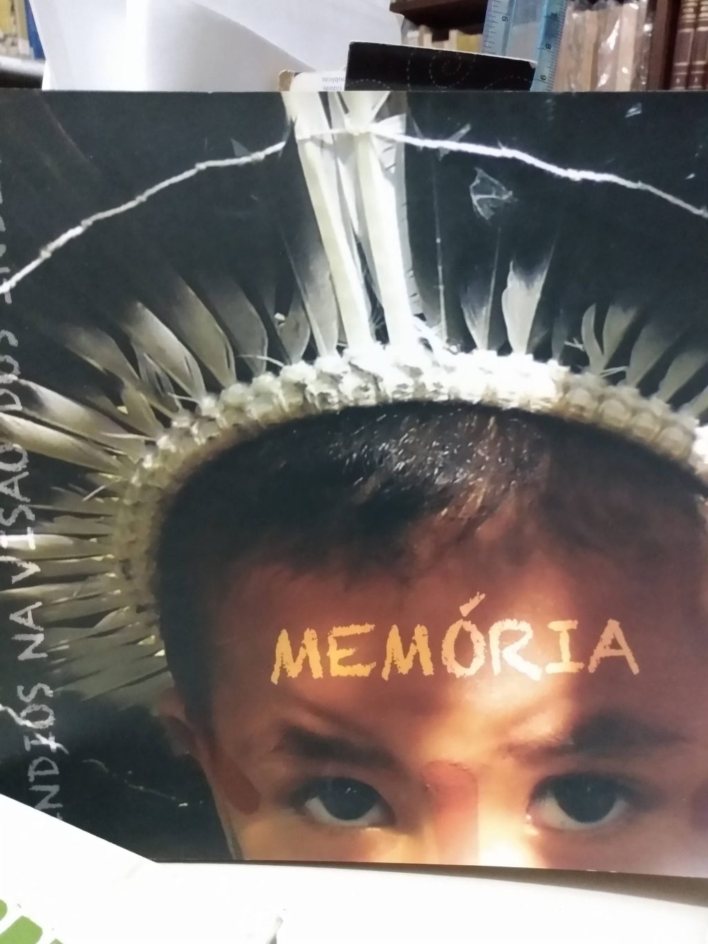 memória que afirma o presente