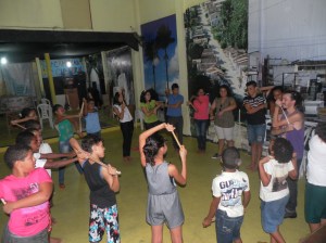 mestre Cezinha aquecendo com a turma